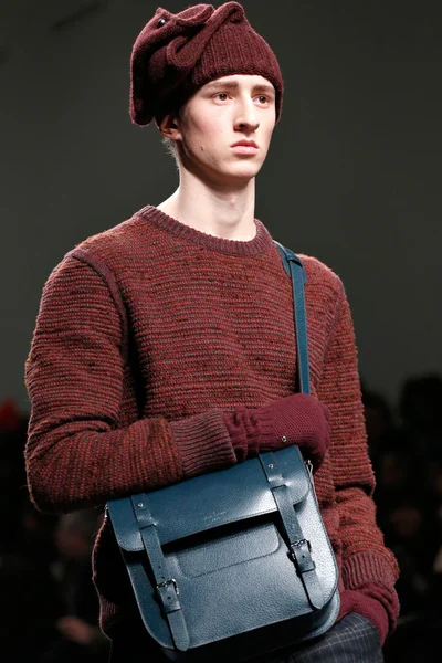 Look 18